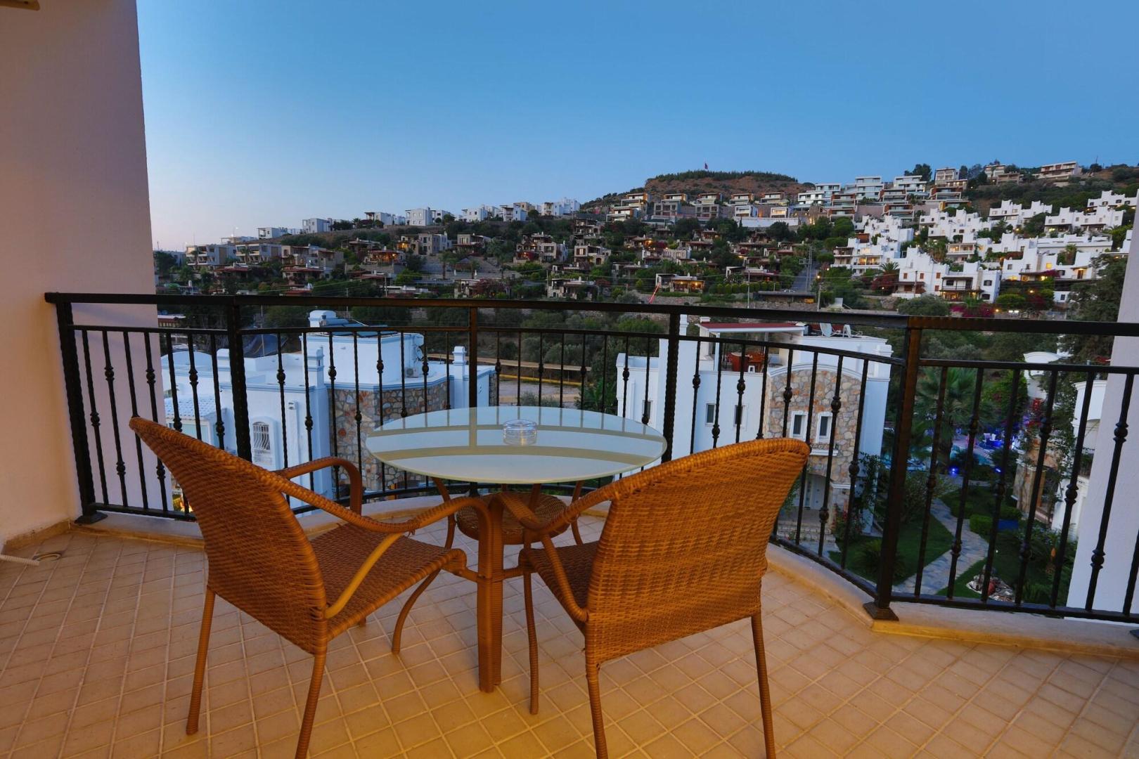Zonsondergang vanaf het terras — Hotel Vita Bella Resort & Spa