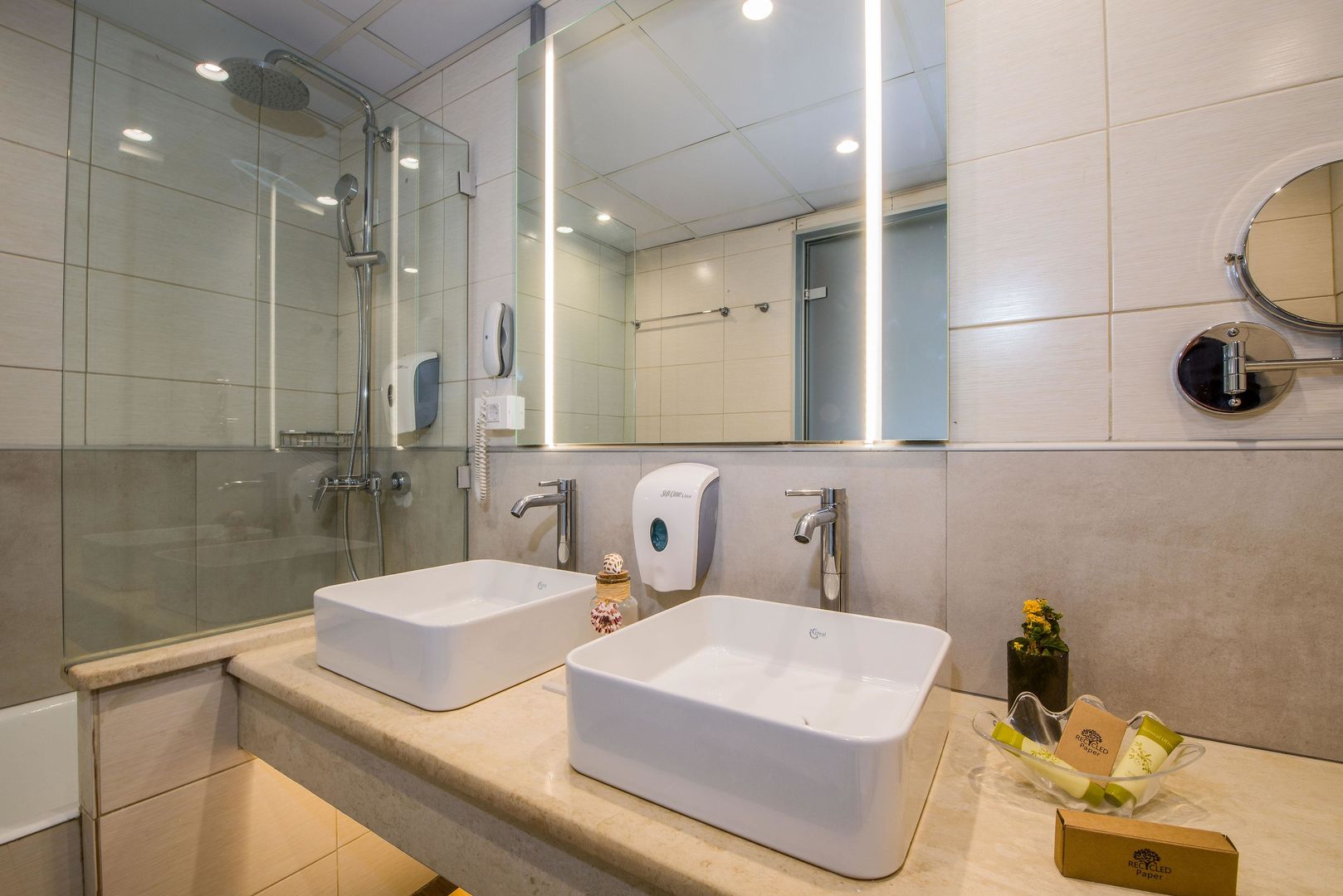 Kiani Beach Resort image 2