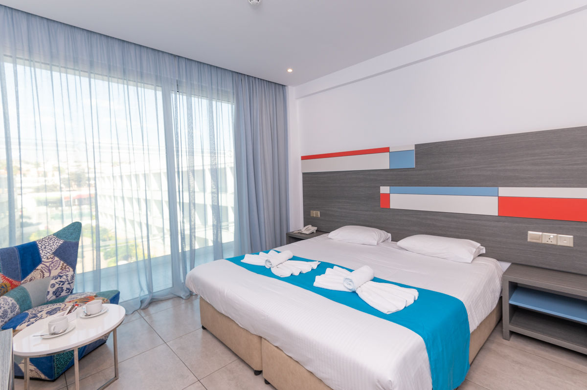 Nicholas Color Hotel image 1