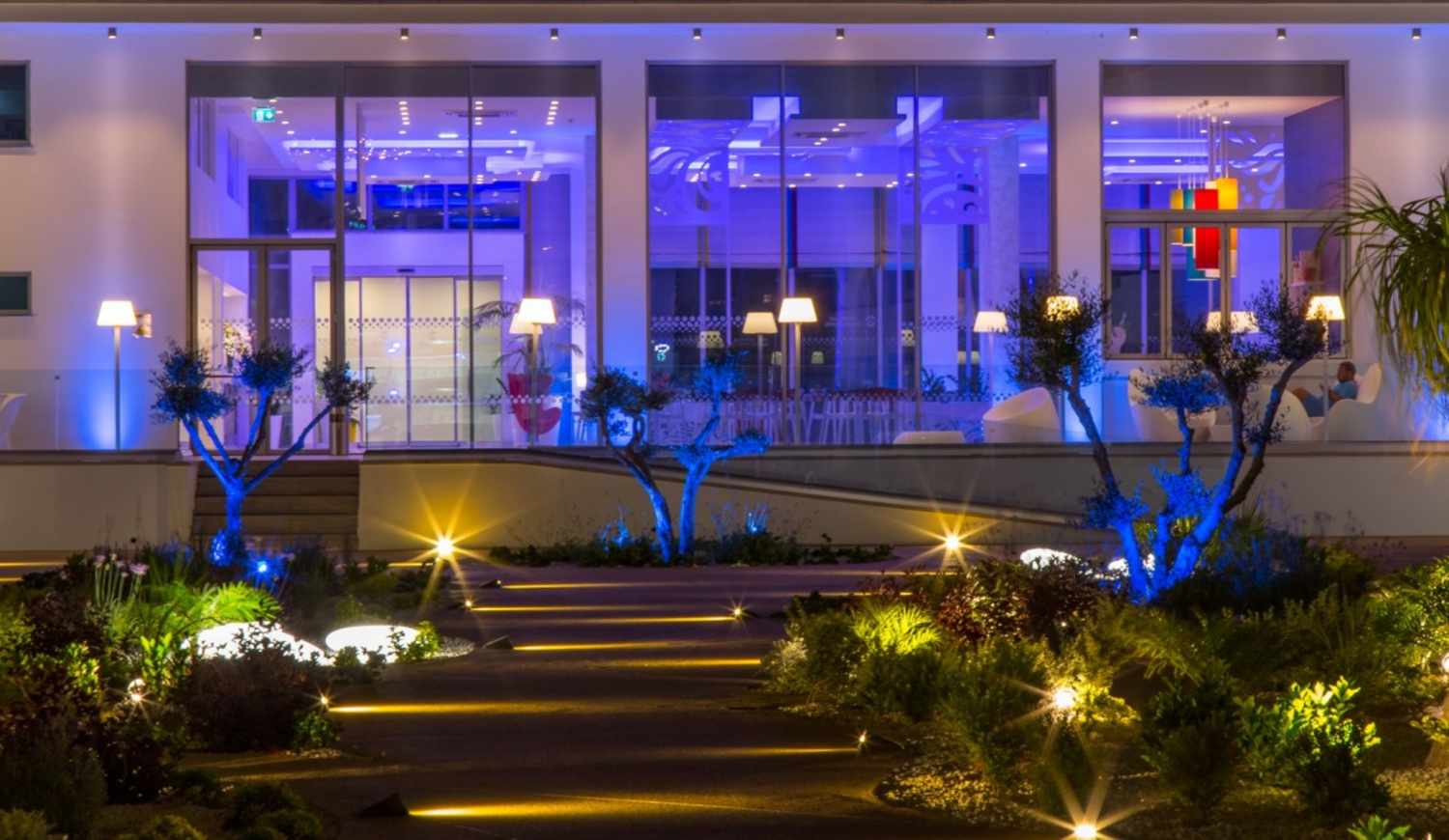 Nicholas Color Hotel image 1