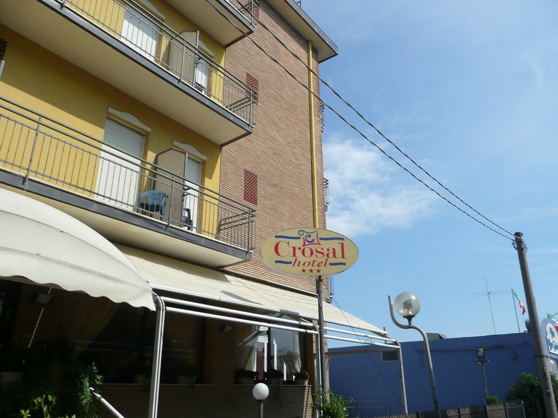 Hotel Crosal image 3