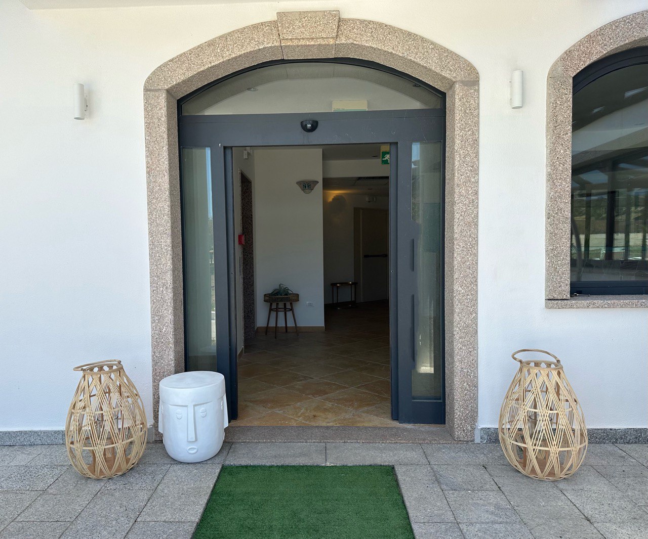Hoofdingang van het hotel — La Smeraldina Resort