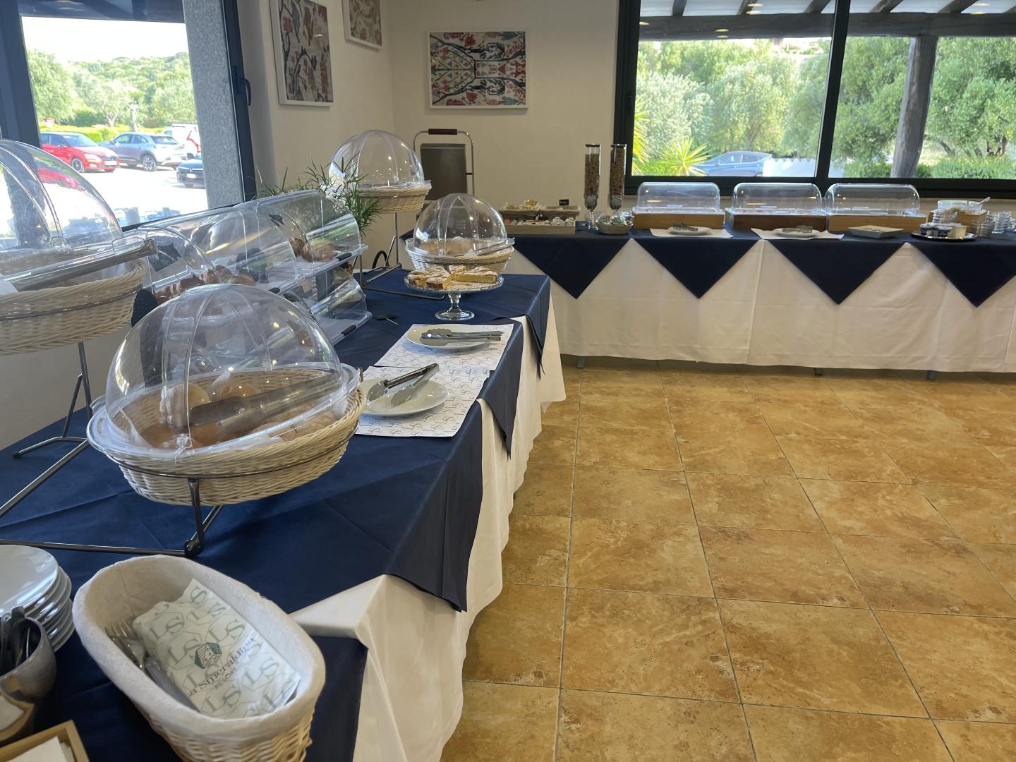 Buffet met diverse gerechten — La Smeraldina Resort