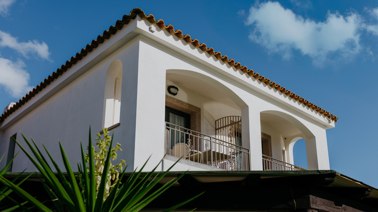 Mediterraans hotelgebouw — La Smeraldina Resort