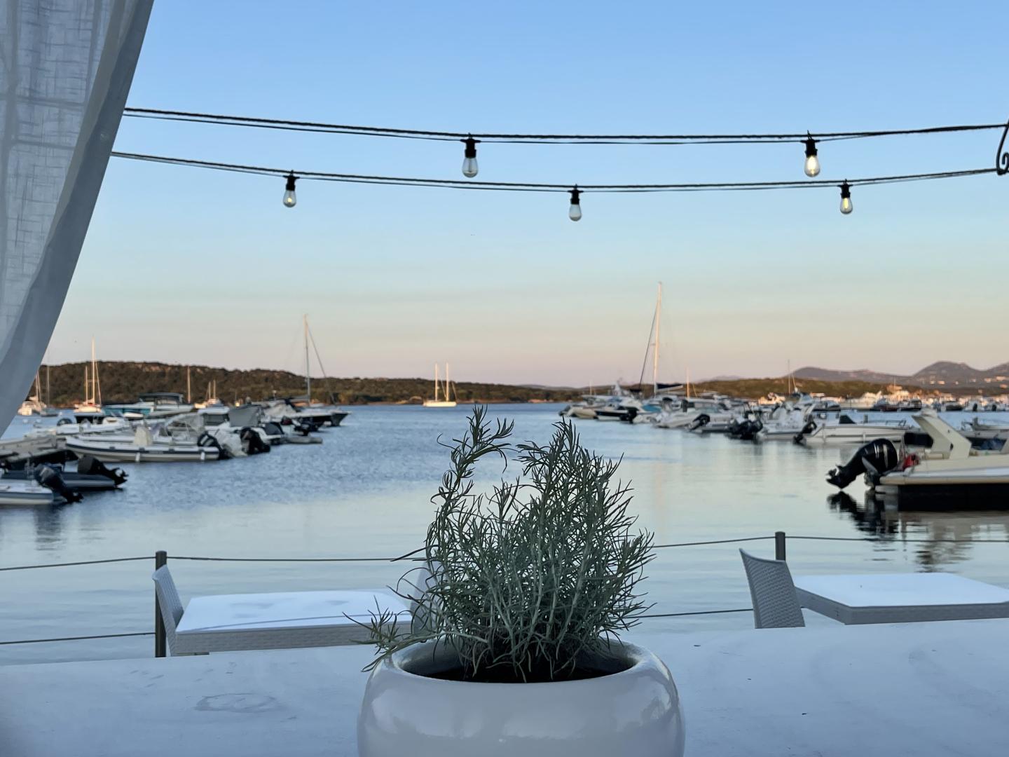 Zonsondergang vanaf het terras — La Smeraldina Resort