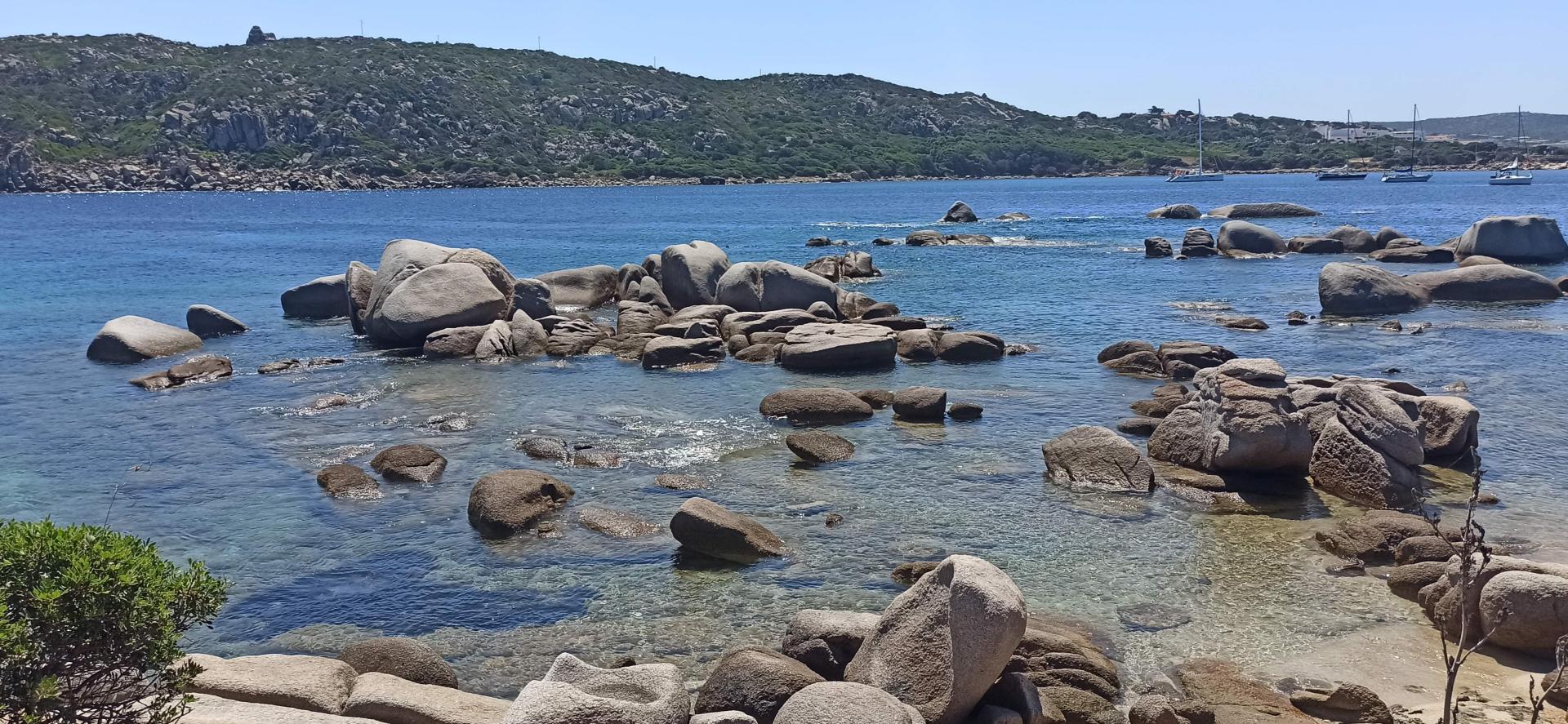 Rotsachtige kustlijn — La Smeraldina Resort