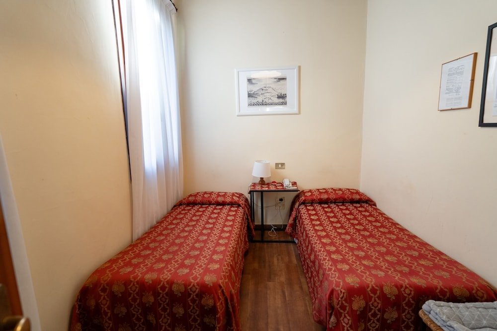 Hotel Tivoli image 2