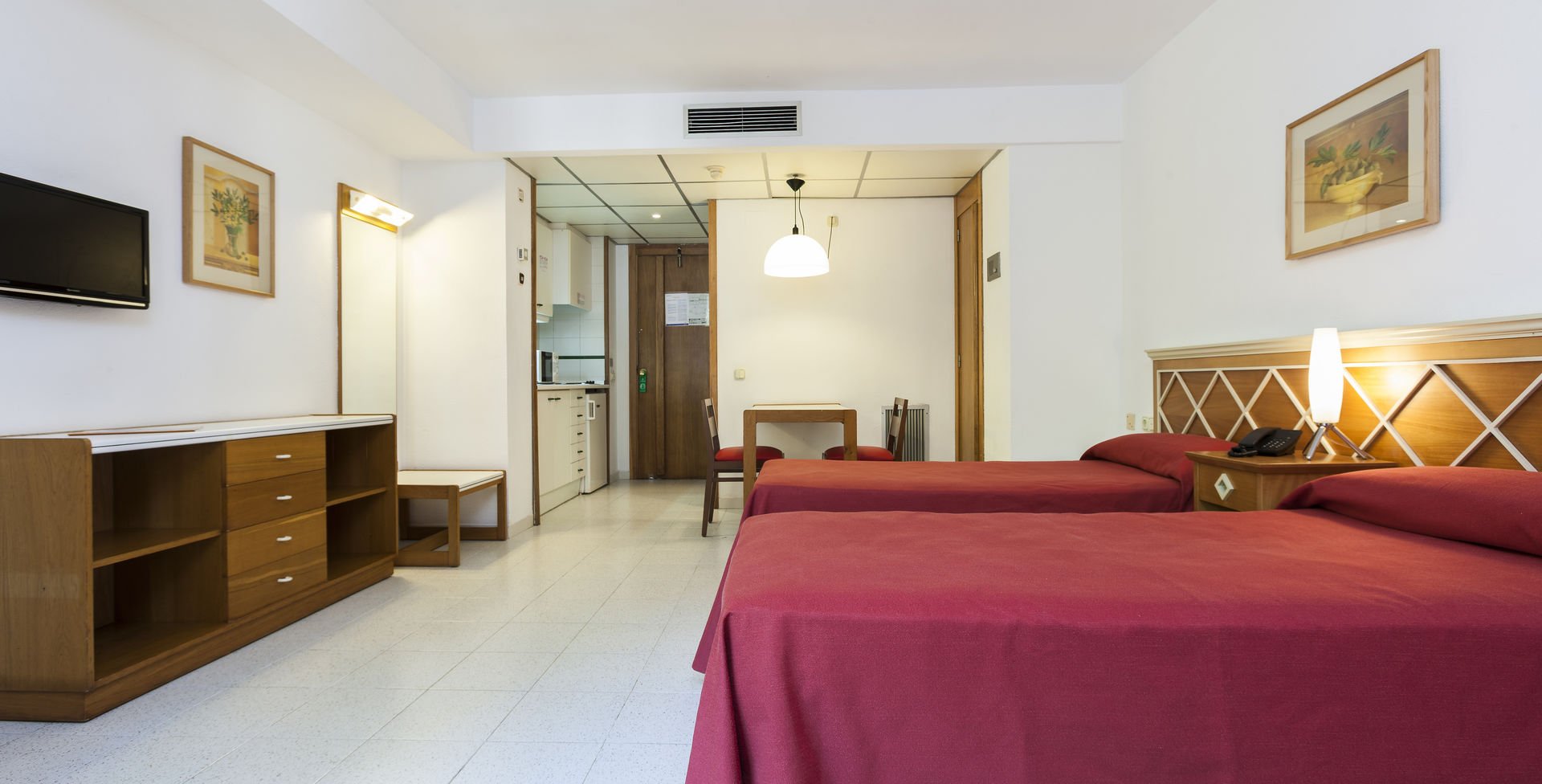 Globales Nova Apartments image 1