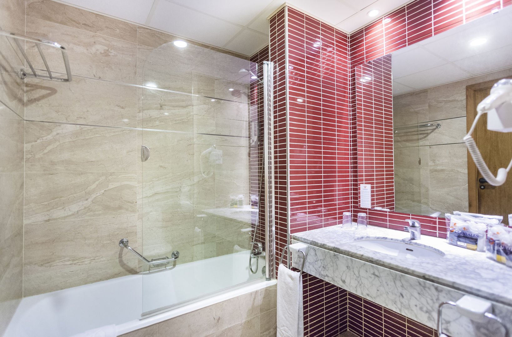 Globales Nova Apartments image 2