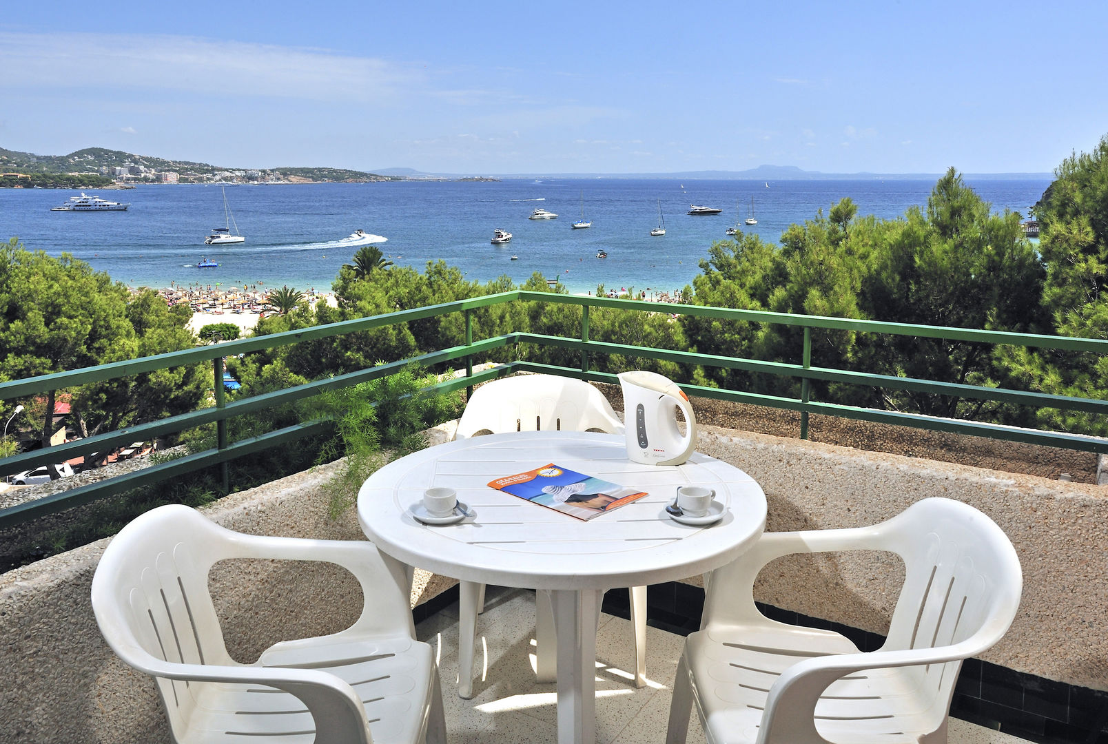 Globales Nova Apartments image 3