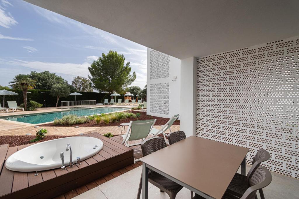 Cabot Las Velas Apartments image 3