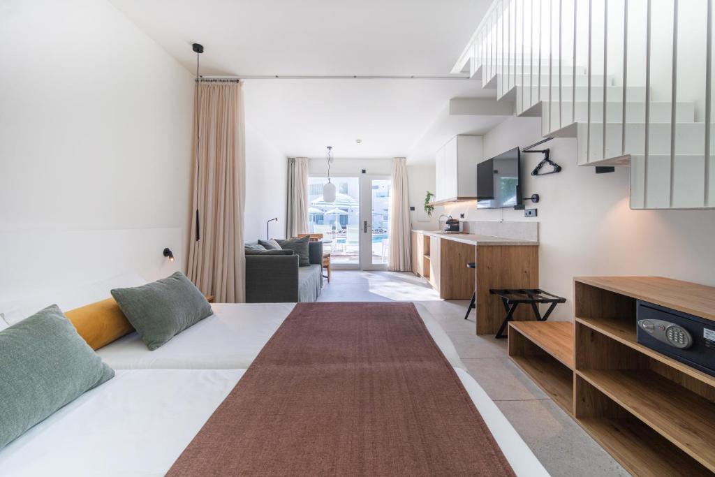 Cabot Las Velas Apartments image 1