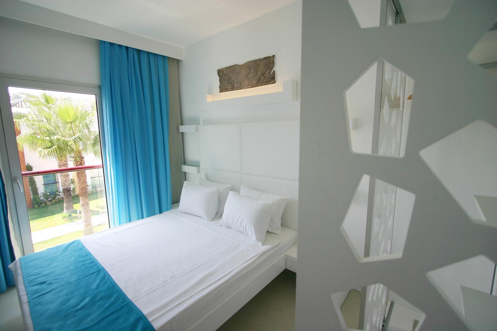 Costa Luvi Hotel image 3