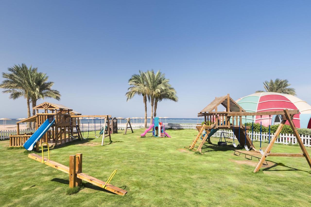 een groep speeltoestellen op het strand bij Barceló Tiran Sharm in Sharm El Sheikh +52 foto's
