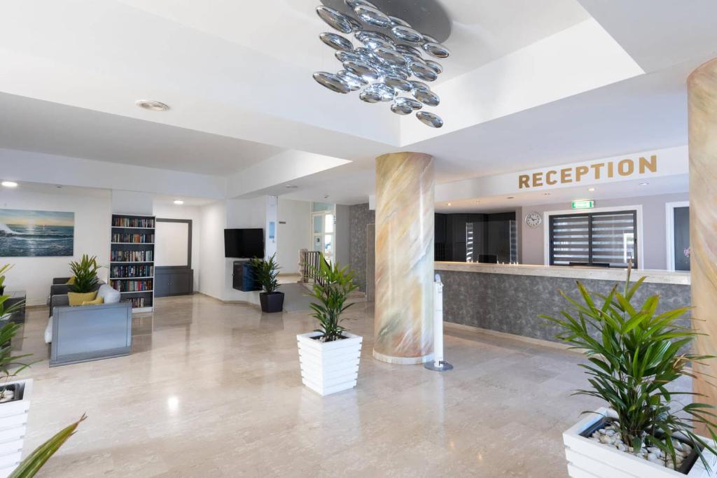 Vrissaki Hotel Apartments image 2