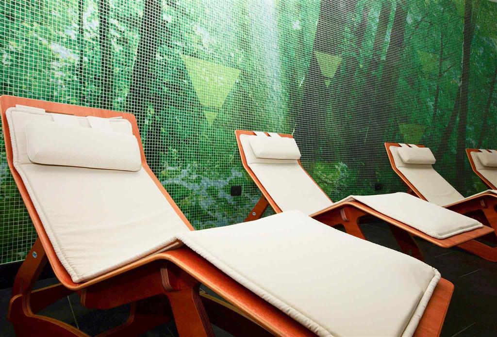 Relaxruimte met ligbedden — Mercure Olbia