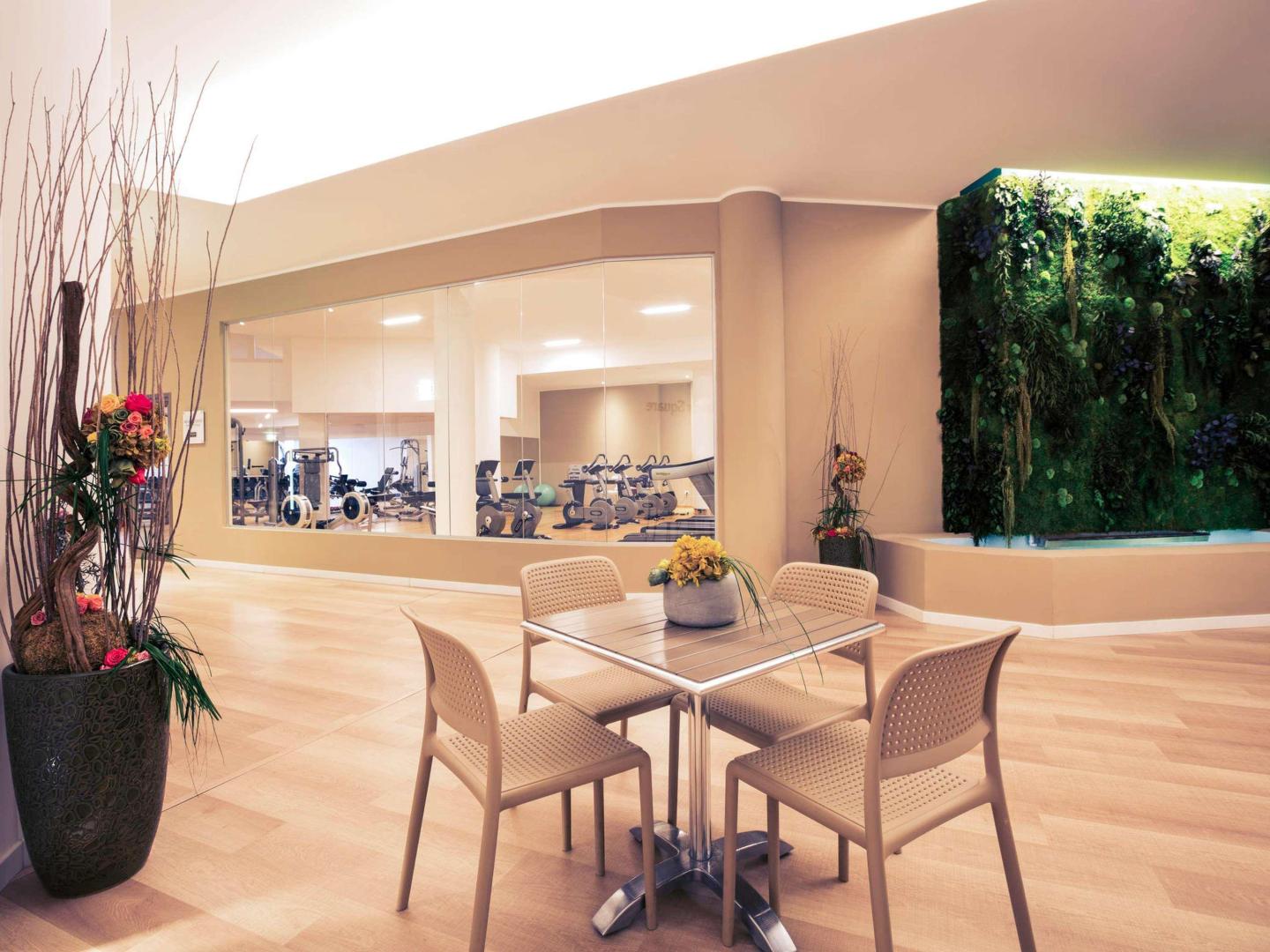 Lobby met receptie — Mercure Olbia
