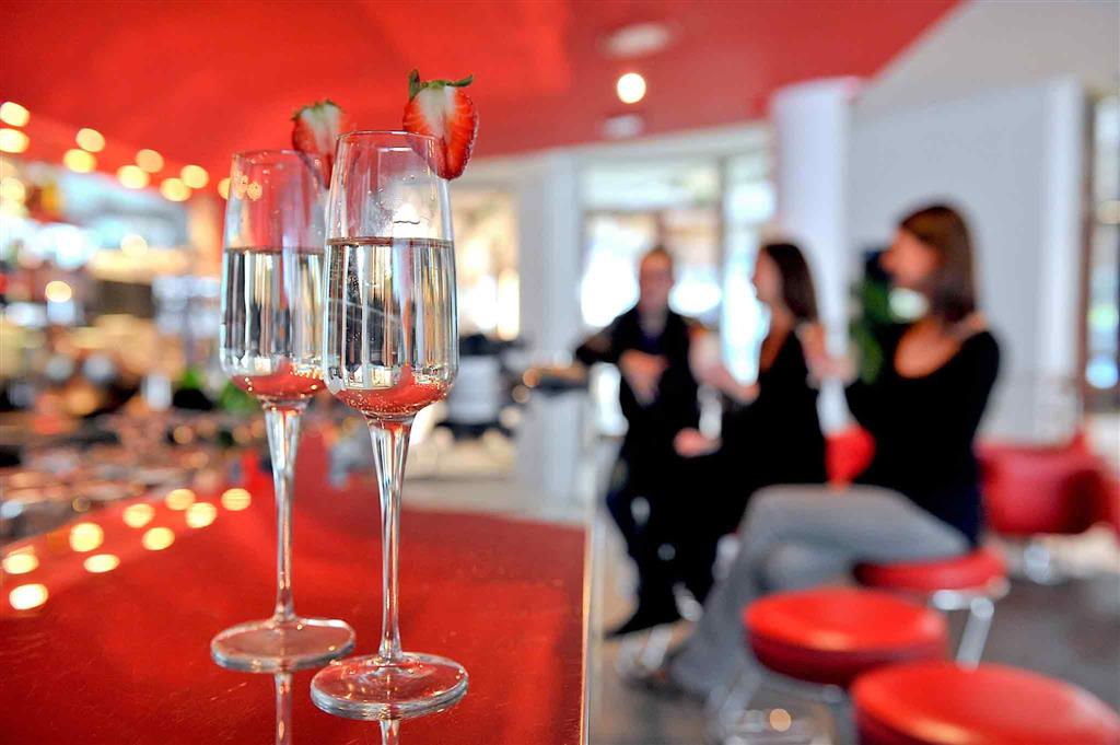 Bar met drankenselectie — Mercure Olbia
