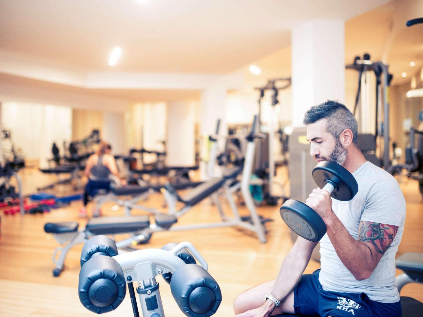 Fitnessruimte met cardio-apparaten — Mercure Olbia
