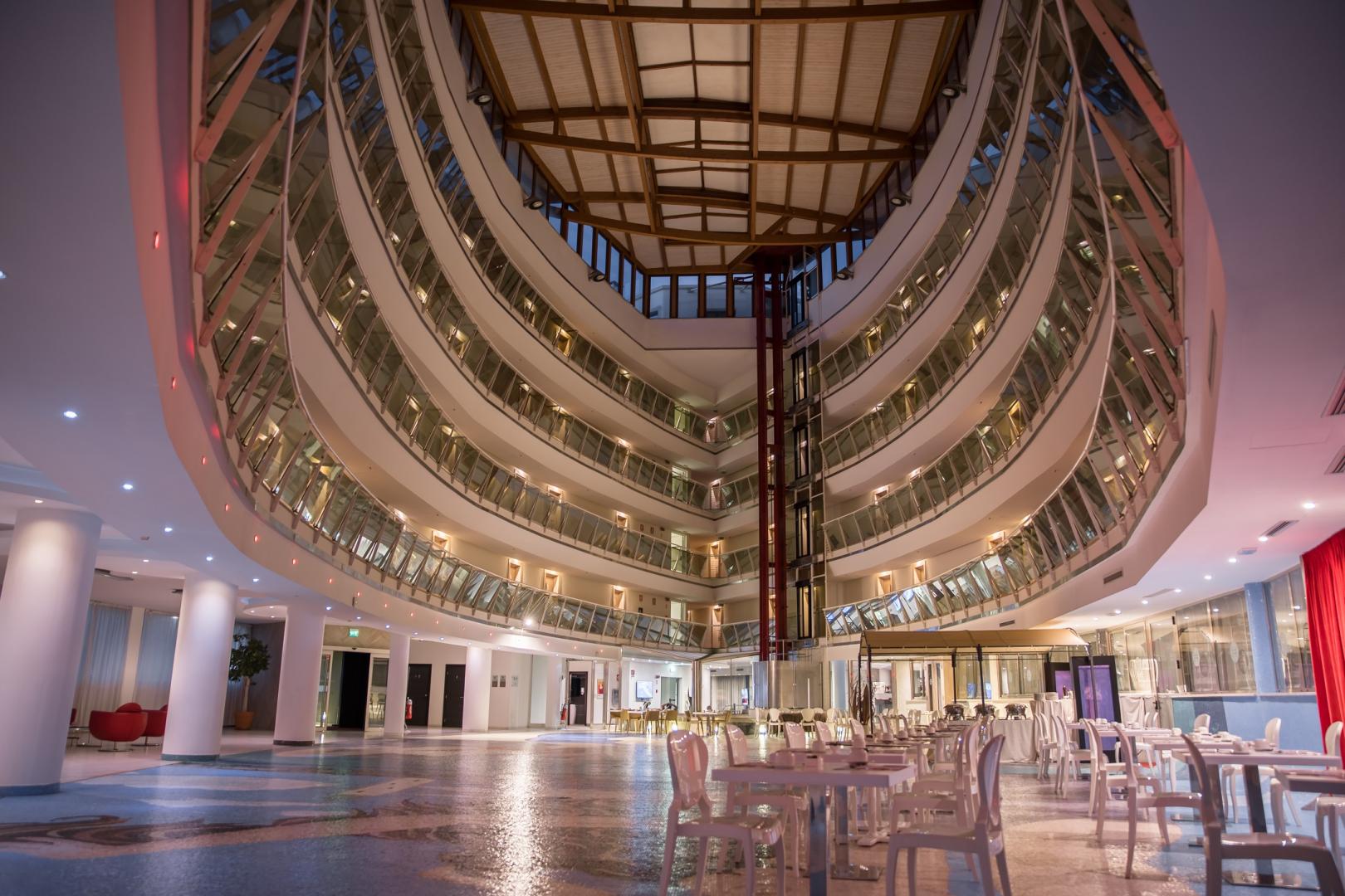 Lobby met receptie — Mercure Olbia