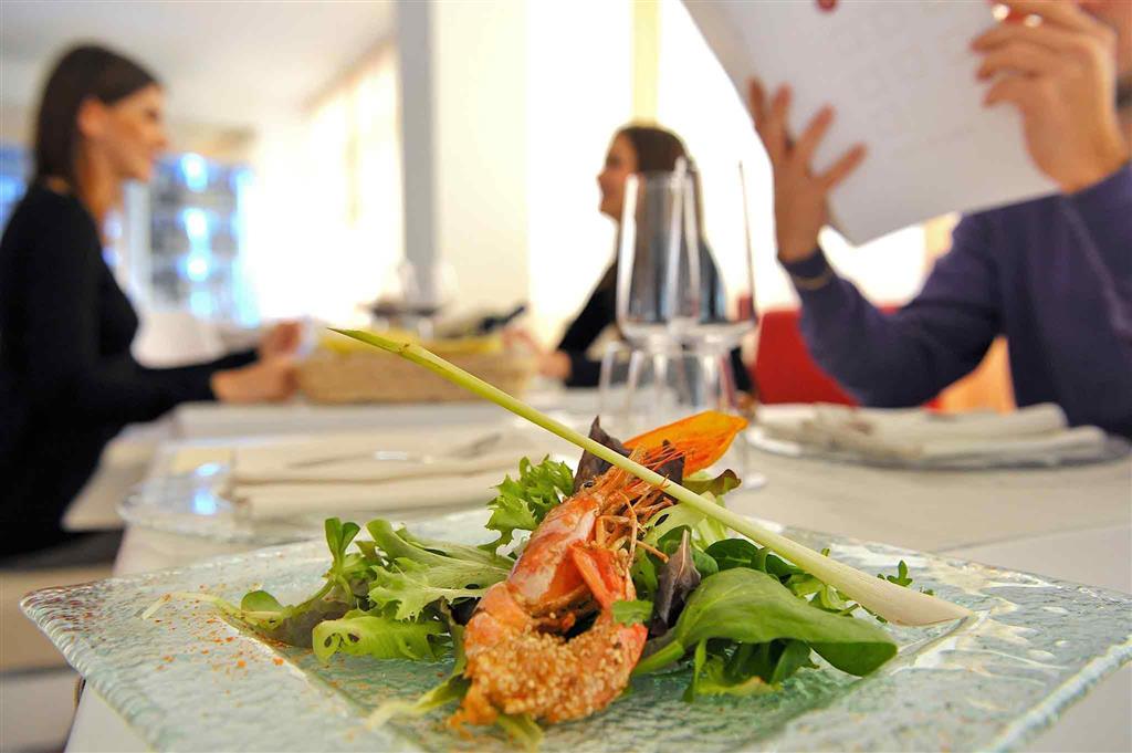 Fine-dining tafel — Mercure Olbia