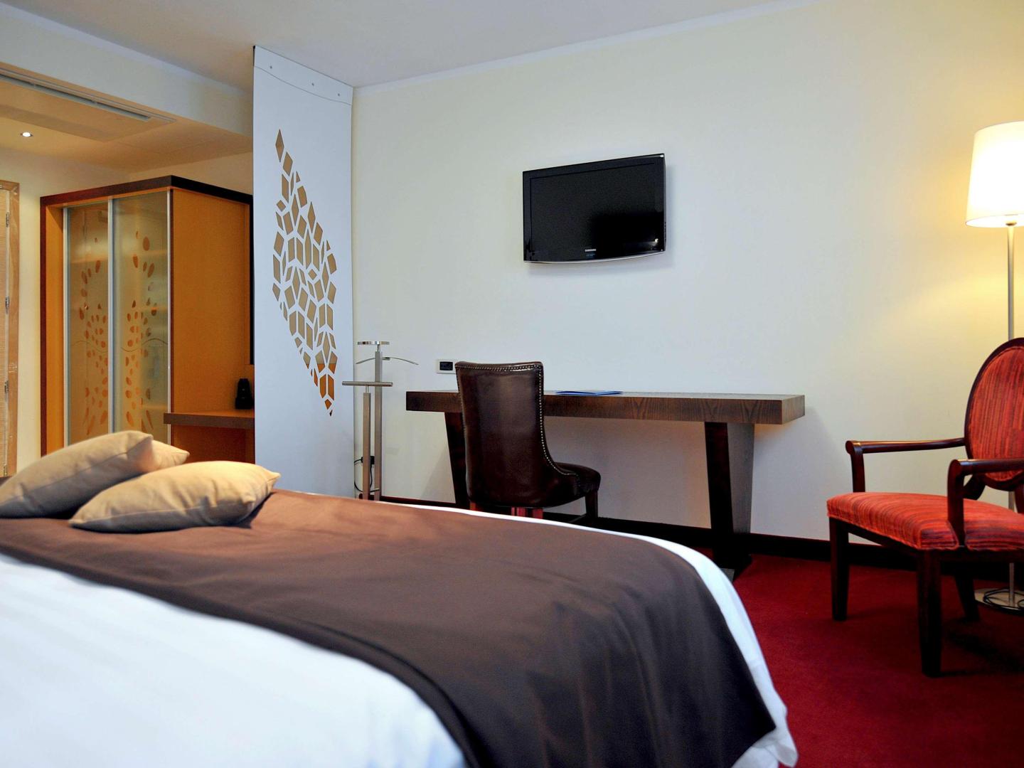 Suite met zithoek — Mercure Olbia