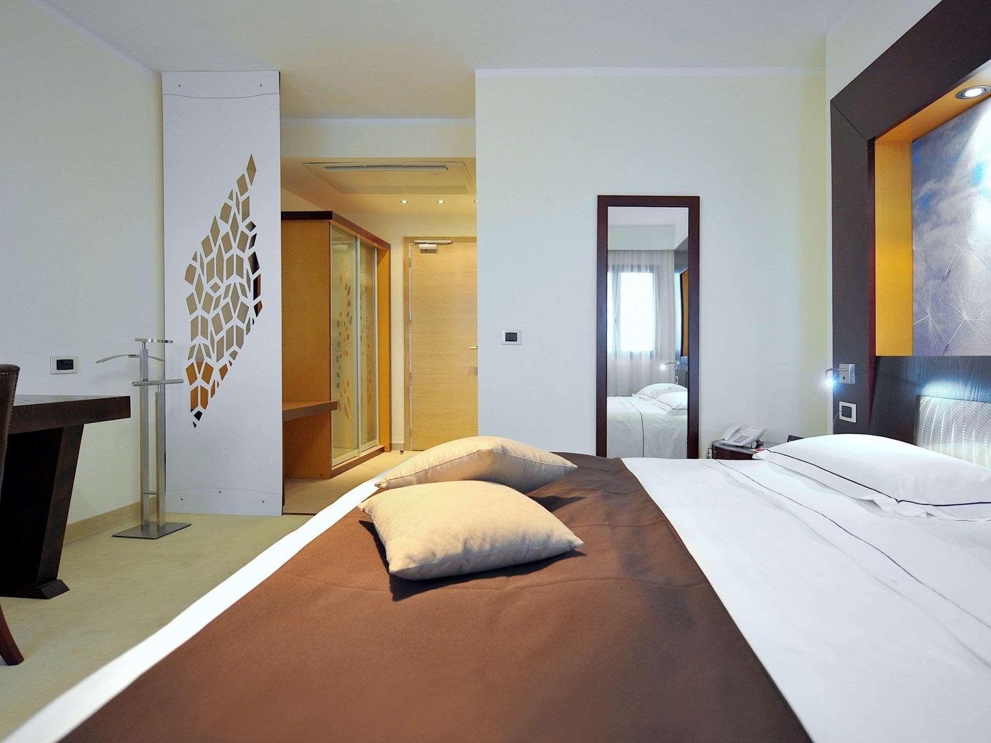 Suite met zithoek — Mercure Olbia
