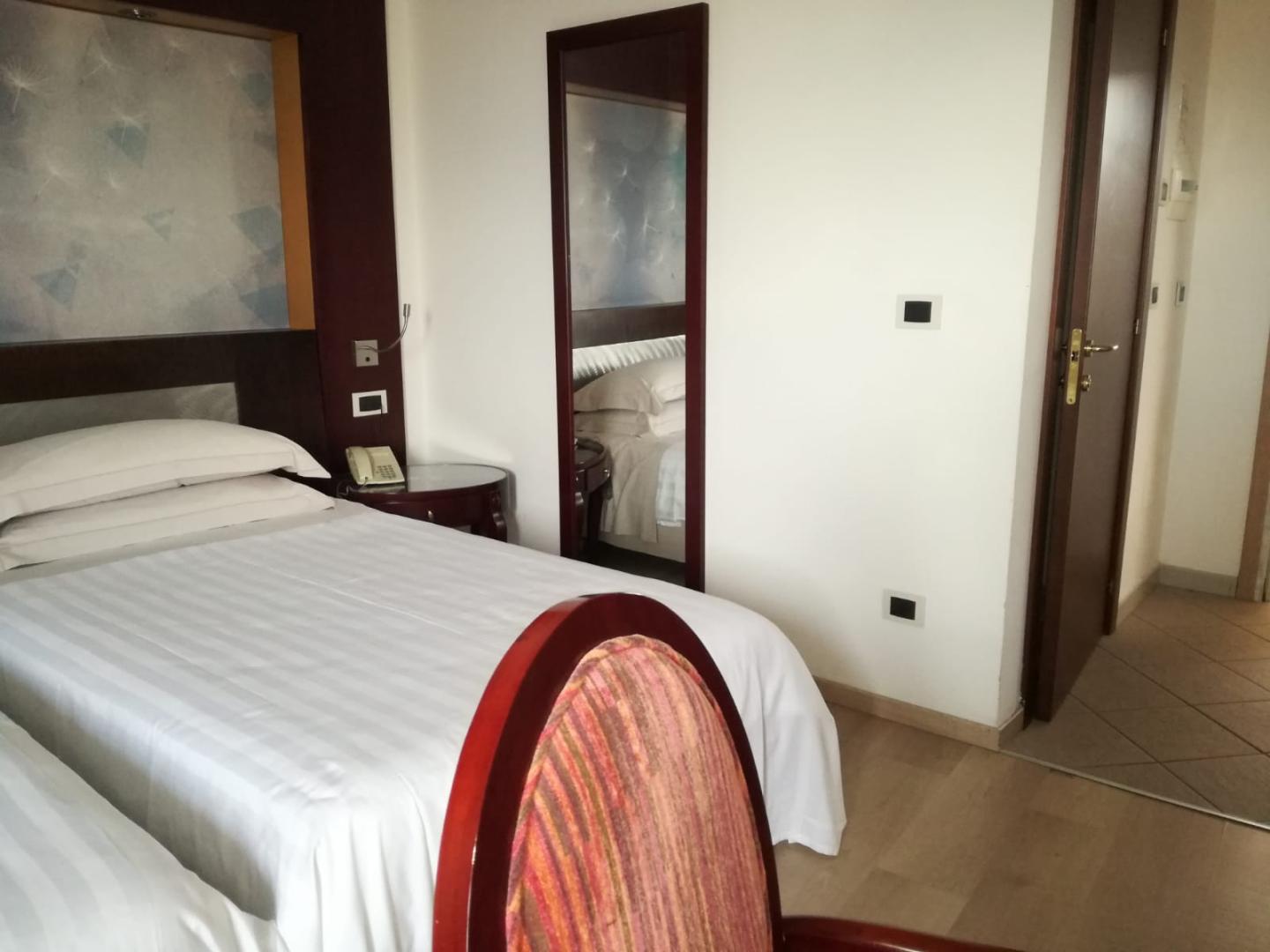 Suite met zithoek — Mercure Olbia