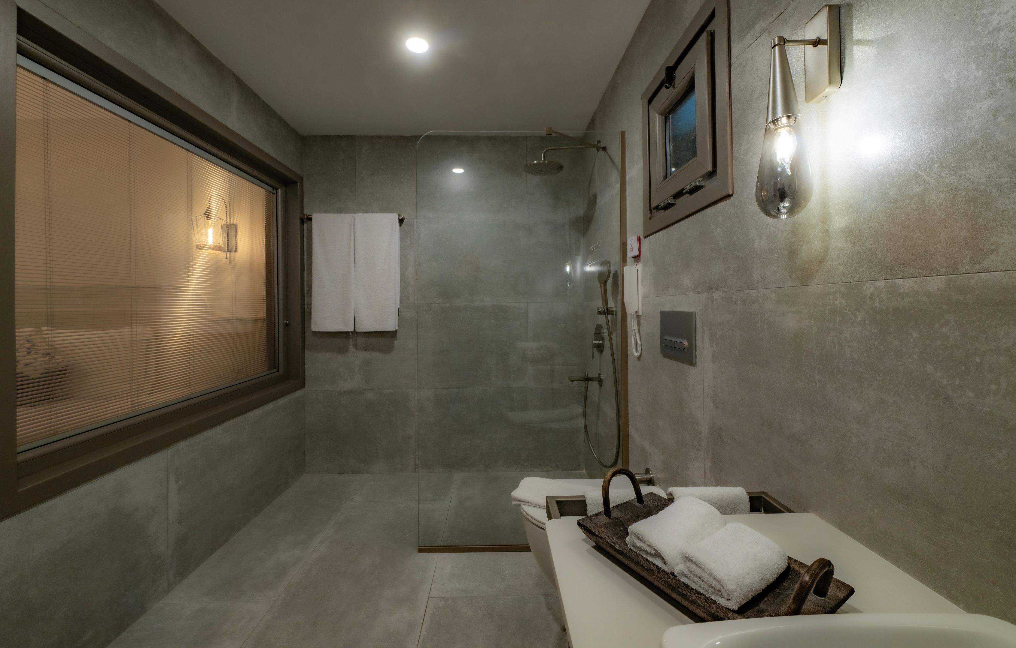 Badkamer met inloopdouche — Suum Bodrum Hotel & Beach