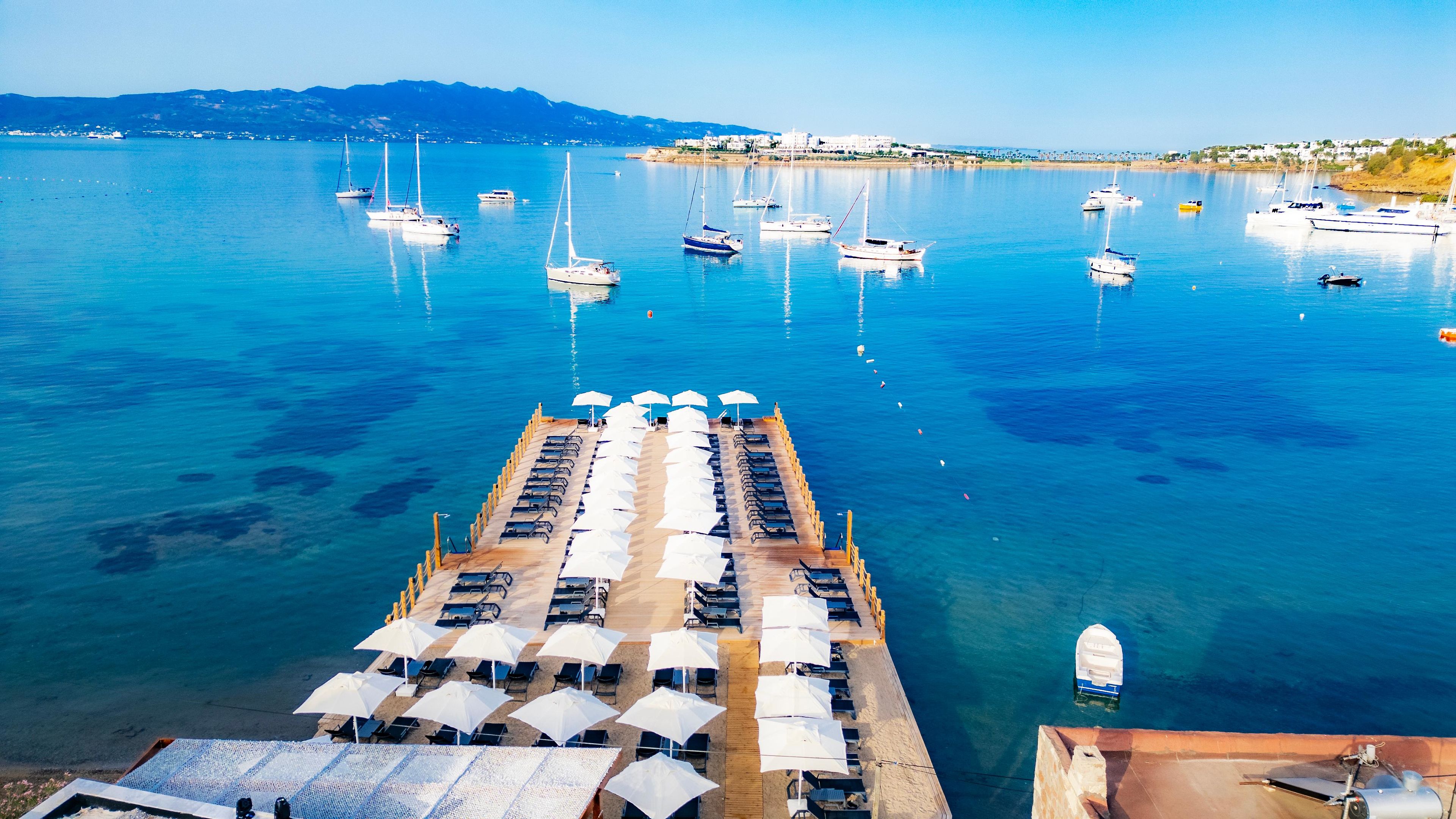 Zeezicht vanaf het balkon — Suum Bodrum Hotel & Beach