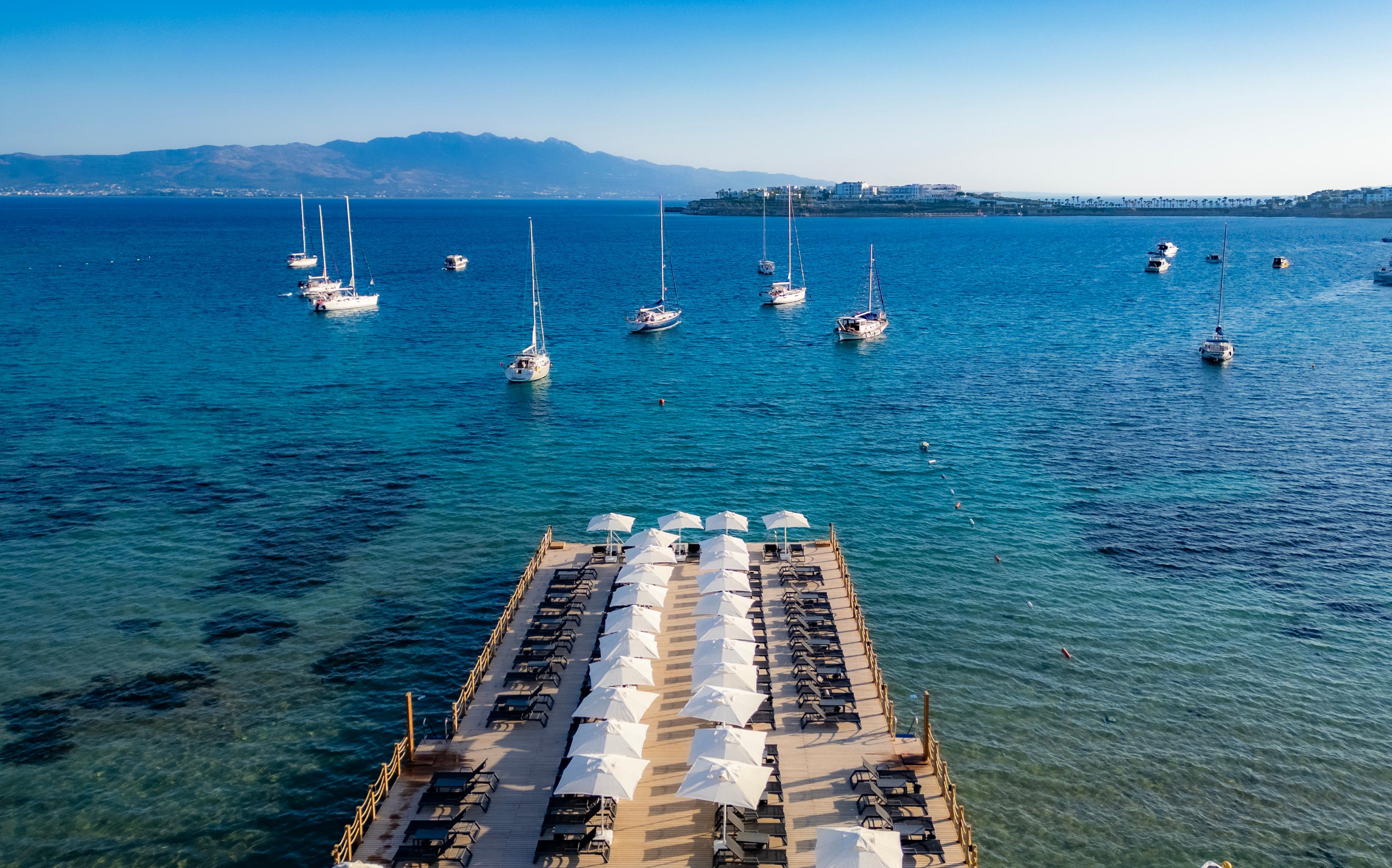 Zeezicht vanaf het balkon — Suum Bodrum Hotel & Beach