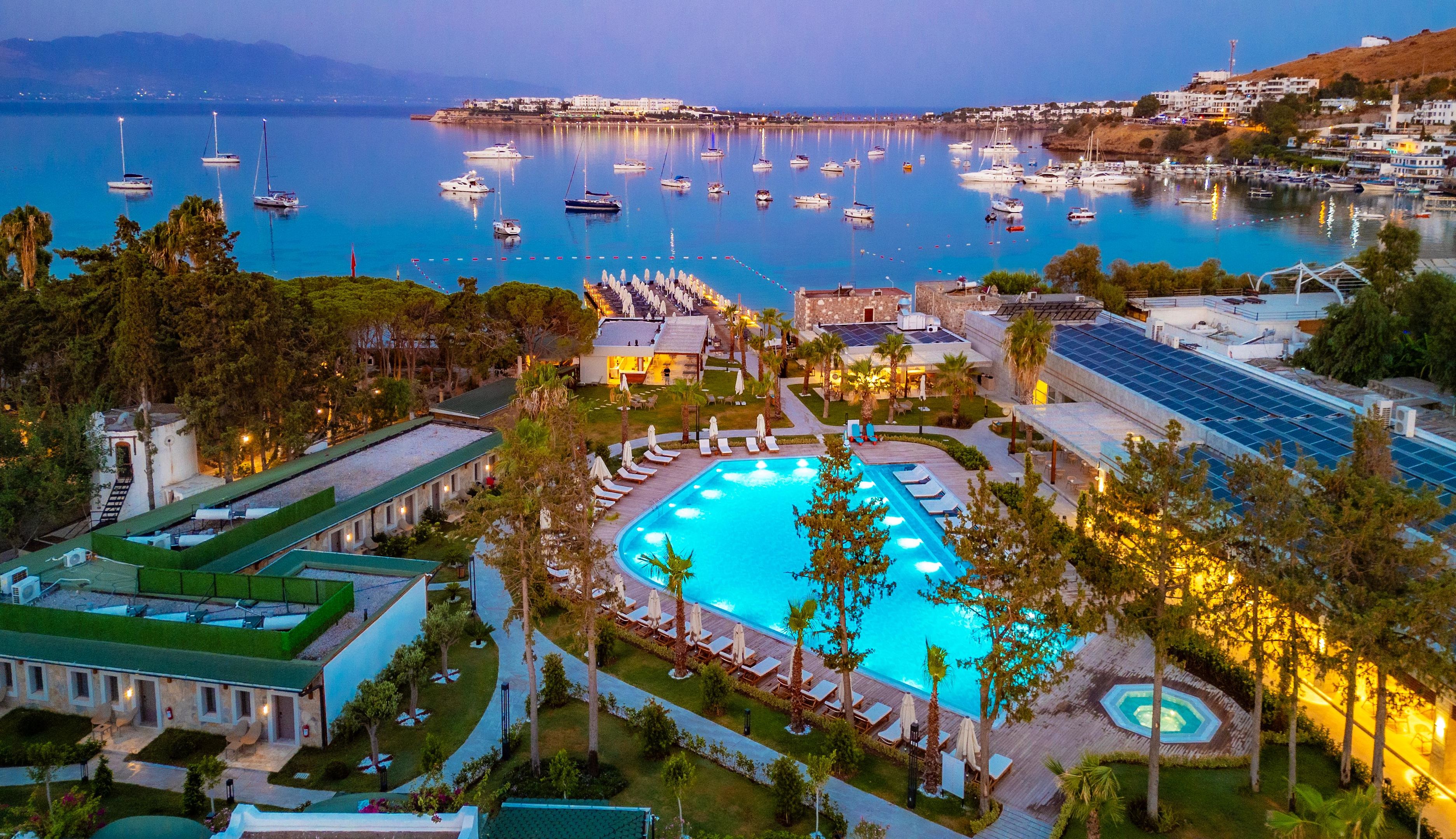 Zeezicht vanaf het balkon — Suum Bodrum Hotel & Beach