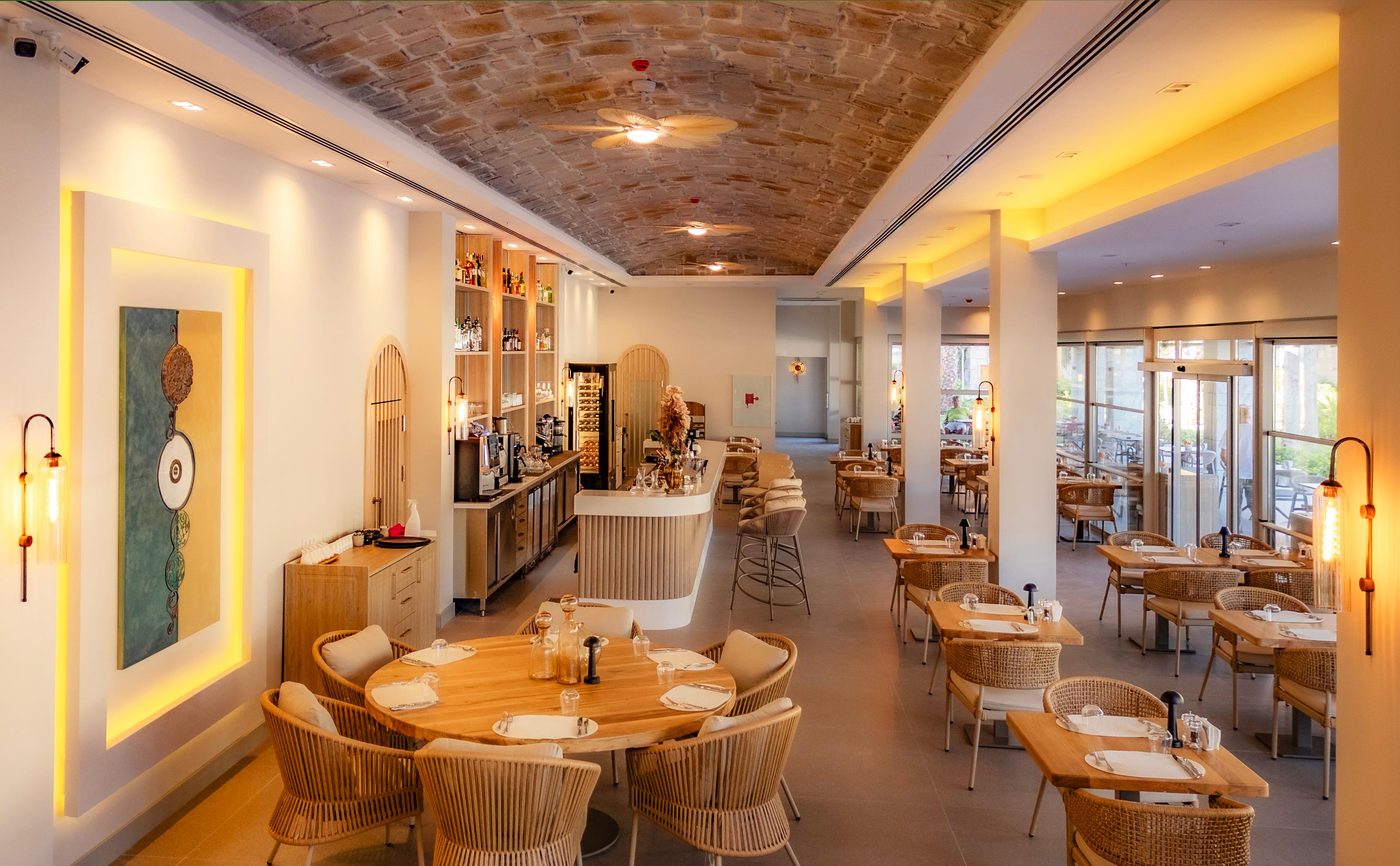 Restaurant met gedekte tafels — Suum Bodrum Hotel & Beach