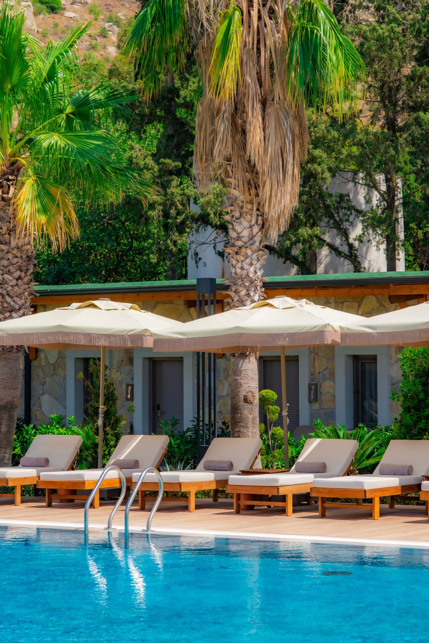 Relaxruimte met ligbedden — Suum Bodrum Hotel & Beach