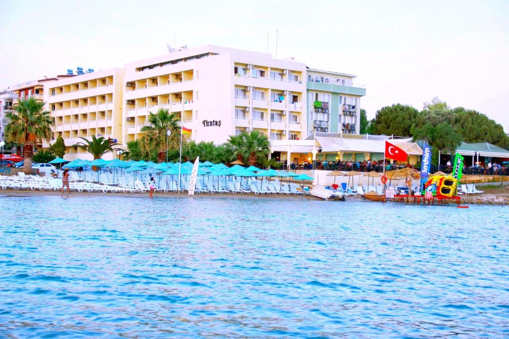 Tuntas Beach Hotel Altinkum.