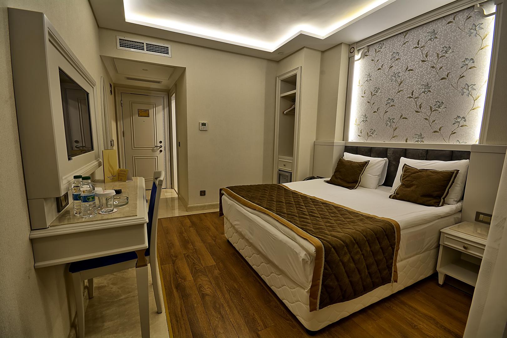 Samir Deluxe Hotel image 1
