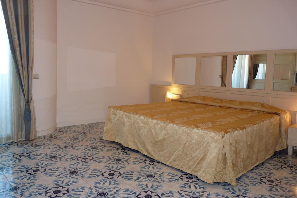 Hotel Universal image 1