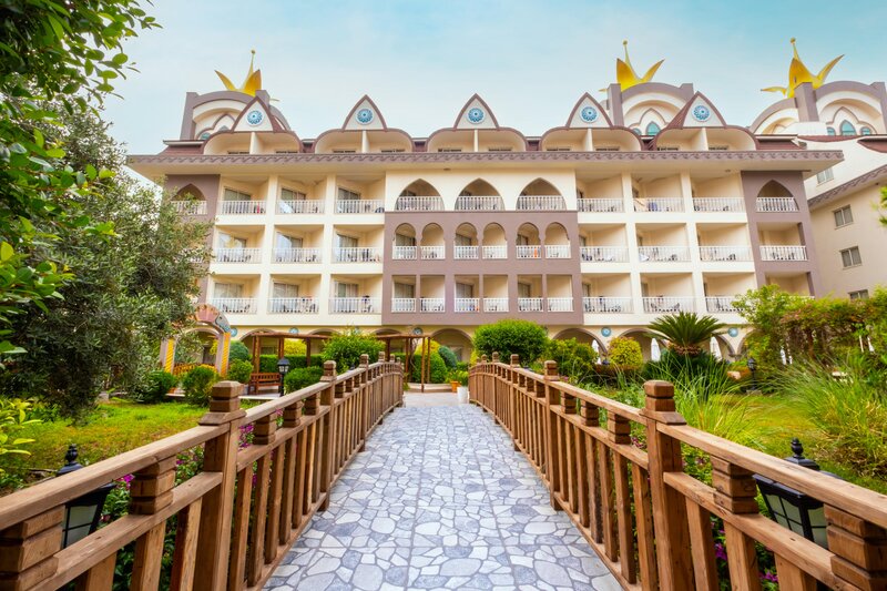 Side Crown Palace image 3