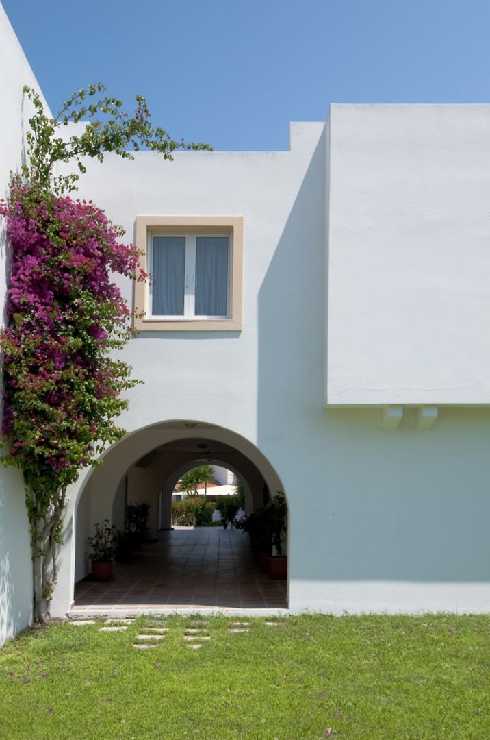 Alexandra Beach Hotel image 1