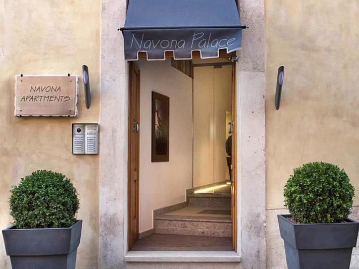 Navona Palace Luxury Inn