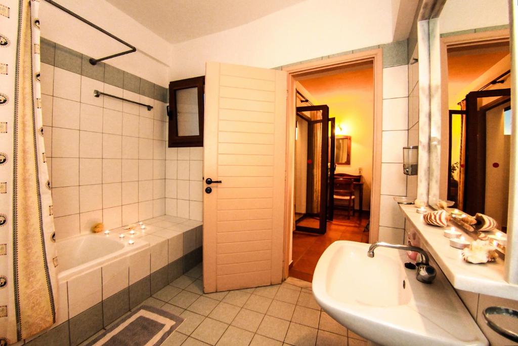 Club Lyda Hotel image 2