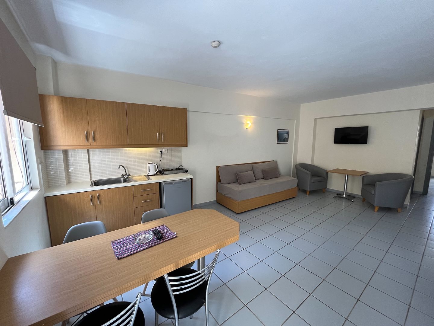 Acropolis Apartments image 2