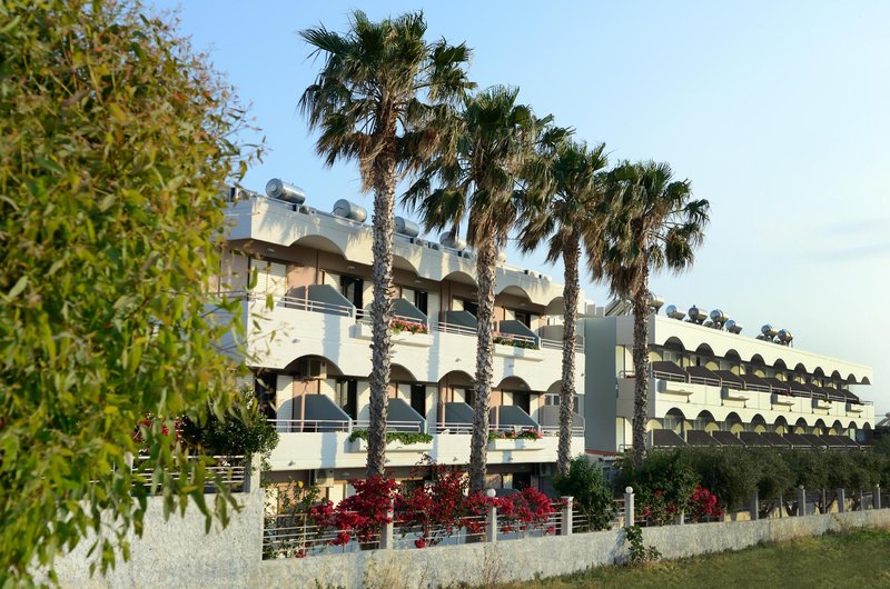 Marianna Hotel Apartements image 3