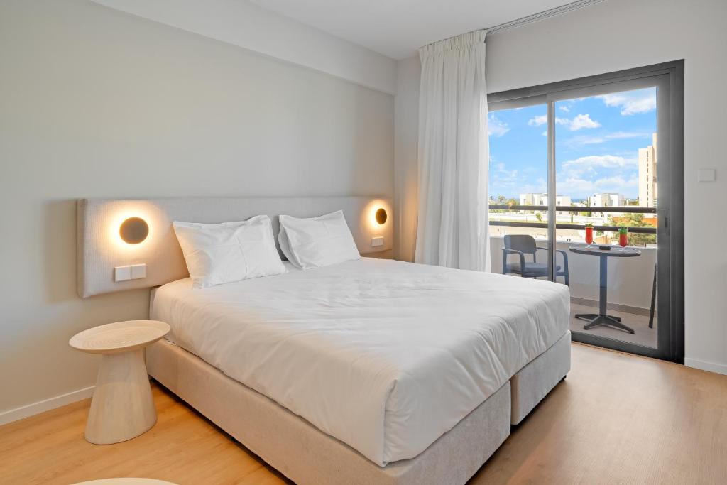 Captain Karas Holidays Apartments image 1