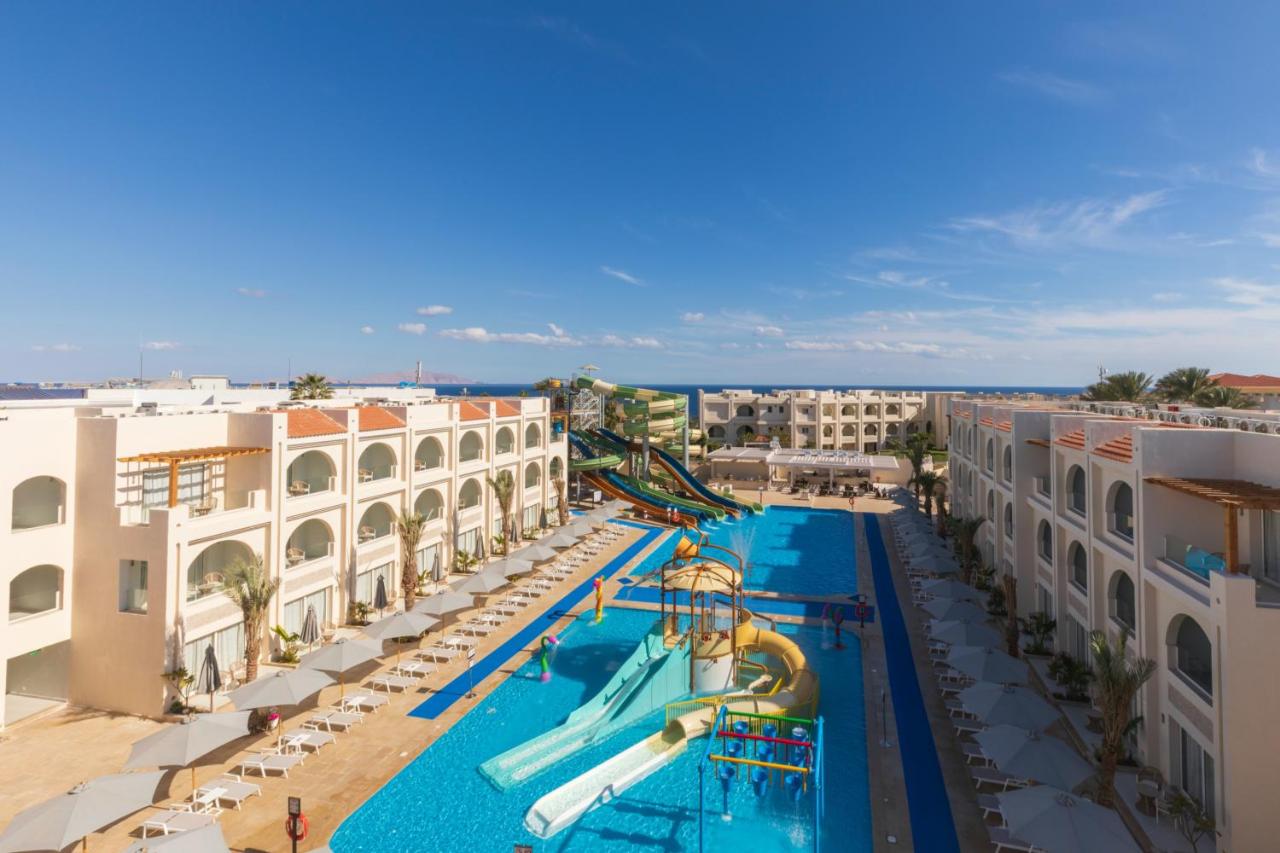 een afbeelding van een waterglijbaan in een resort bij Sunrise Montemare Resort -Grand Select in Sharm El Sheikh