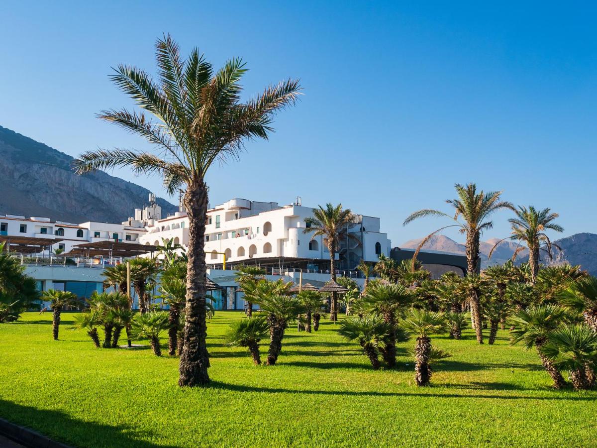 Saracen Sands Hotel & Congress Centre.