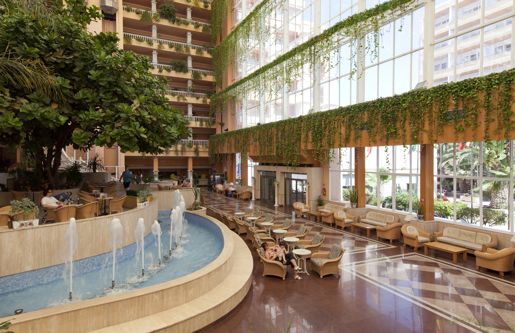 Playacapricho Hotel image 2