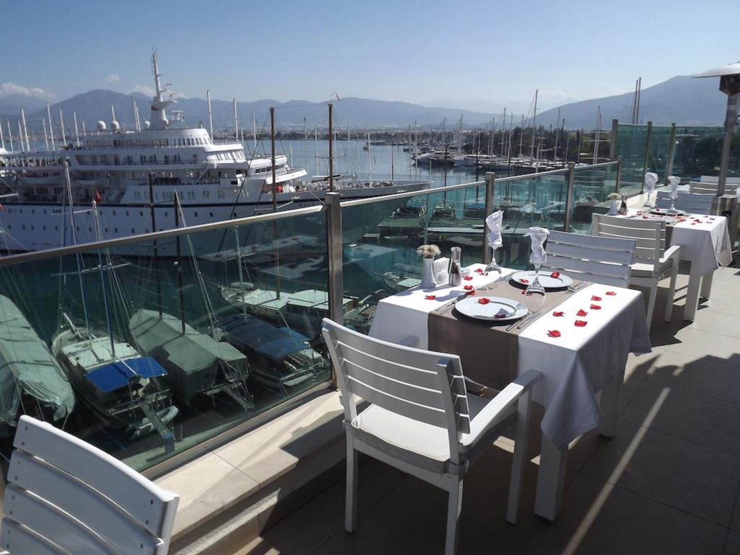 Alesta Yacht Hotel image 1