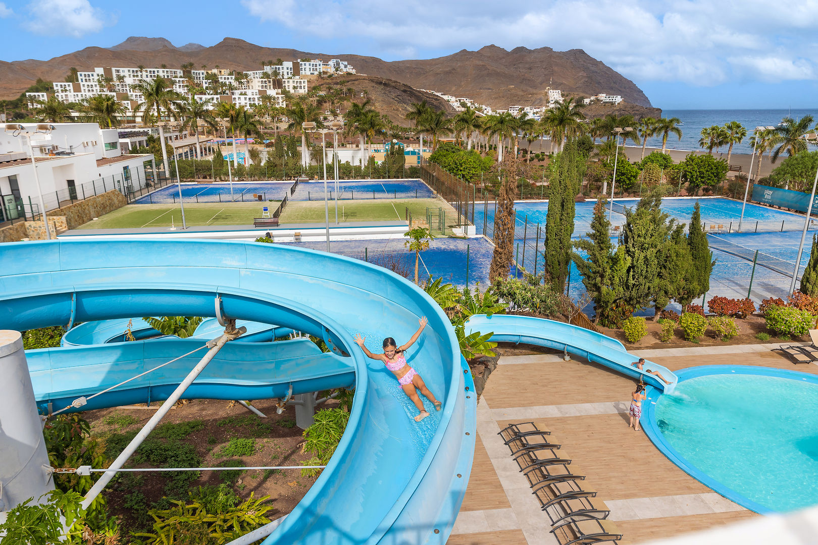 Playitas Aparthotel image 2