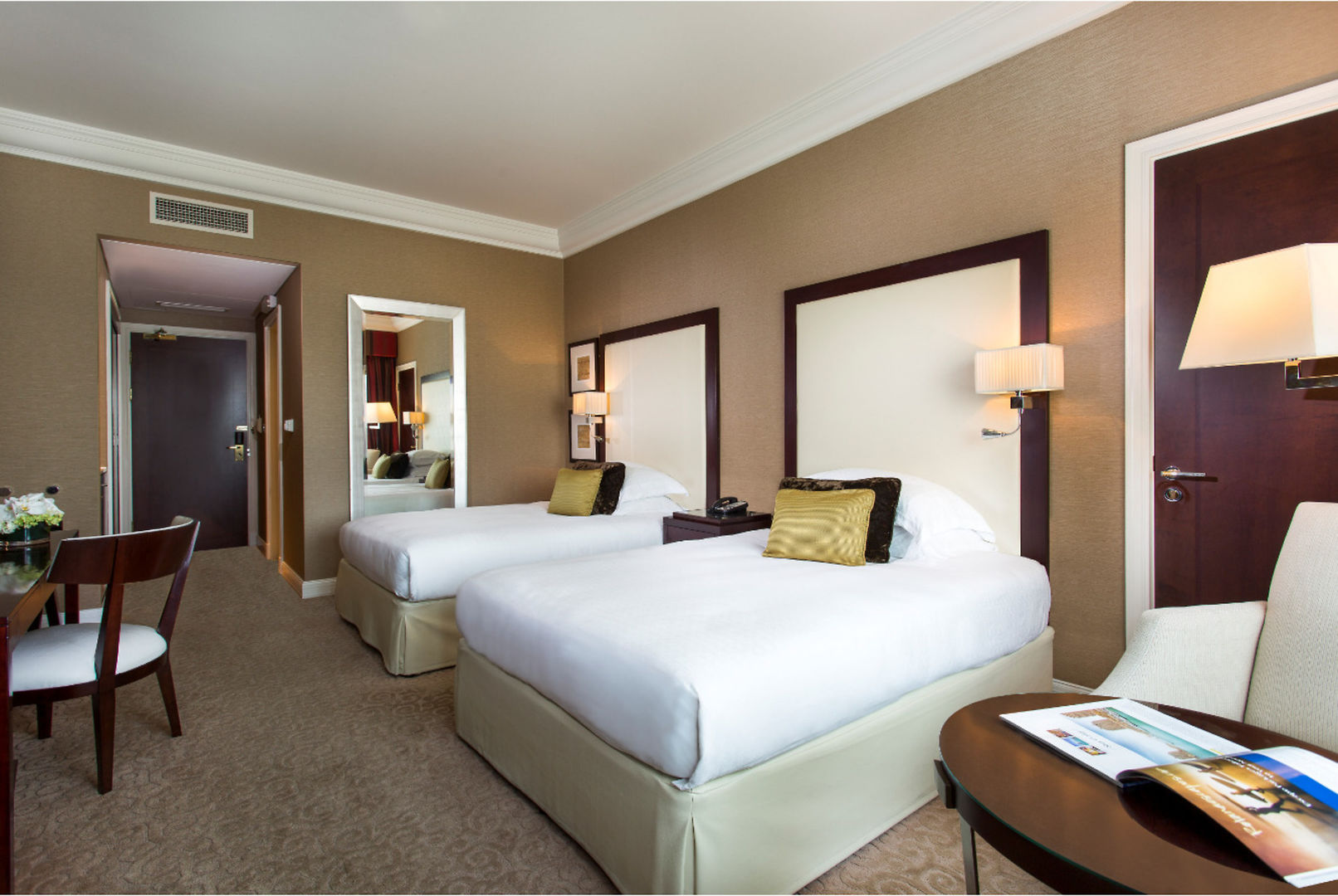 Mövenpick Dubai Grand Al Bustan foto 15
